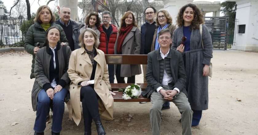 Personalidades destacadas como Ramón Lobo, José Lucas y María Jiménez reciben homenaje en el Parque del Retiro