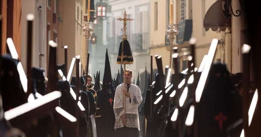 Descubre la rica historia y tradición de la Semana Santa 2025 en Madrid: un evento cultural imperdible.