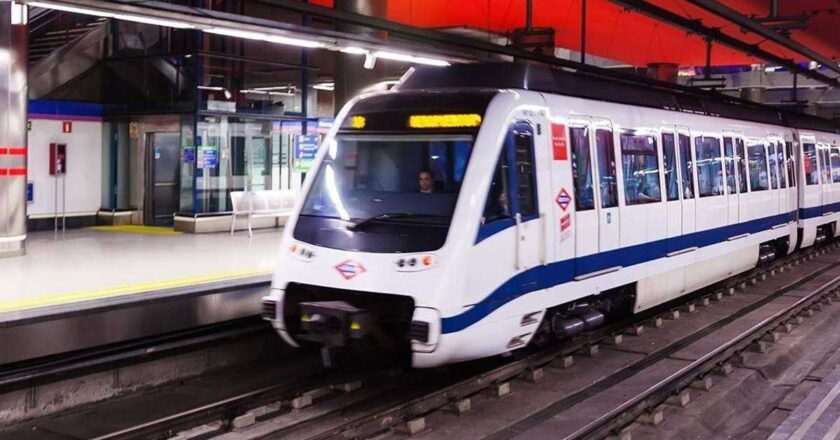 Metro mejora las condiciones laborales y aumenta los salarios de sus 7,200 empleados.