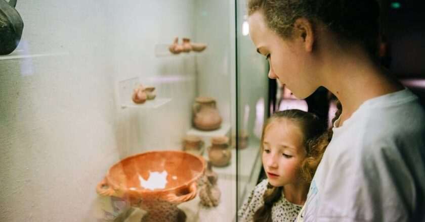 Restauración de valiosos tejidos medievales en el Museo Arqueológico Nacional: un tesoro patrimonial renace