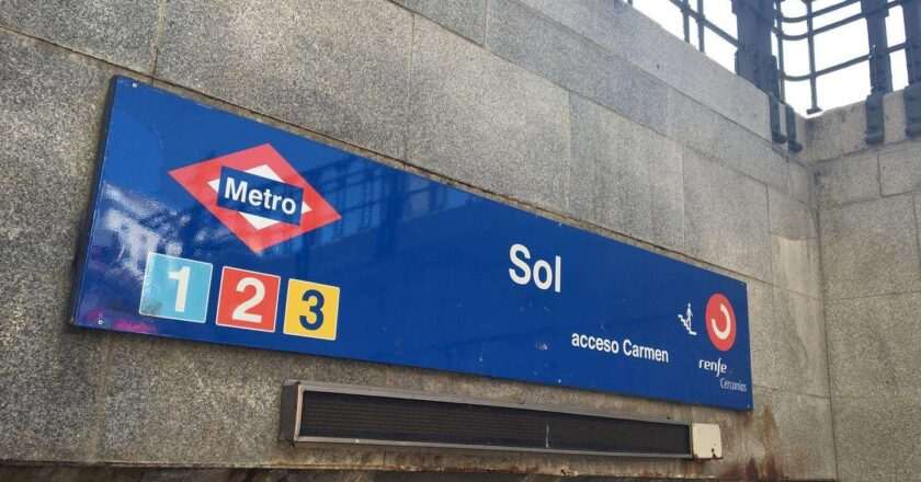 Violenta pelea entre jóvenes en Puerta del Sol deja un herido de gravedad