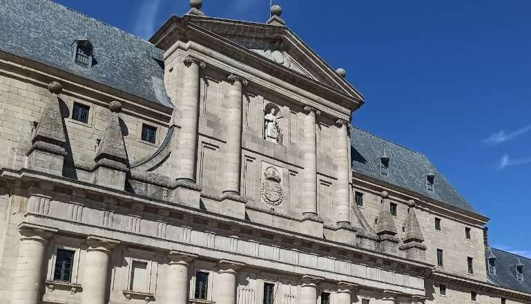 El monasterio de El Escorial: un monumento histórico cerca de Madrid