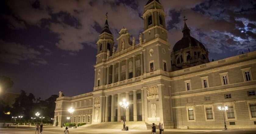 Celebraciones de Domingo de Resurrección en Madrid: Tamborrada y Eucaristía en un Día Especial