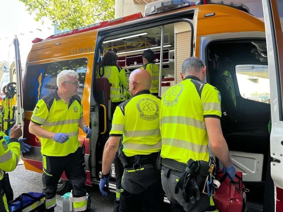 Hombre sufre graves lesiones tras caer desde 4 metros en Villaverde