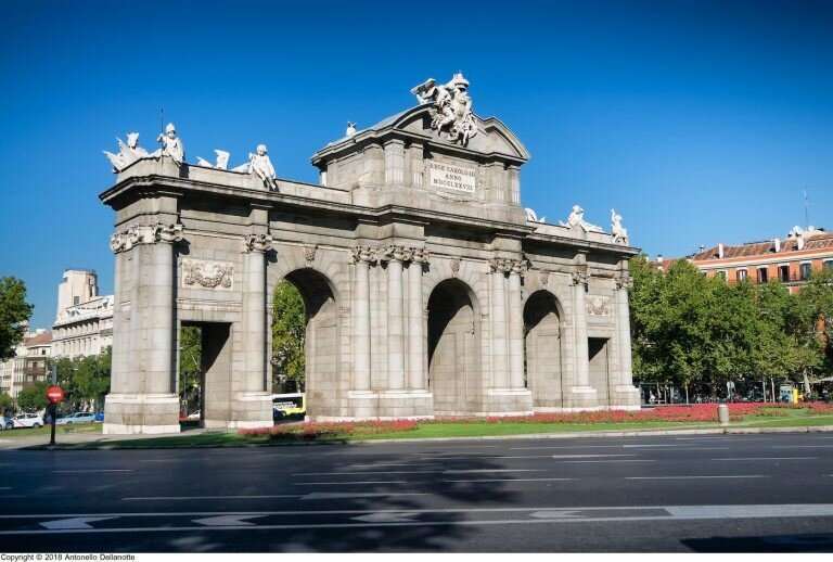 Tráfico cerrado en calle Alcalá por un emocionante evento musical de Netflix