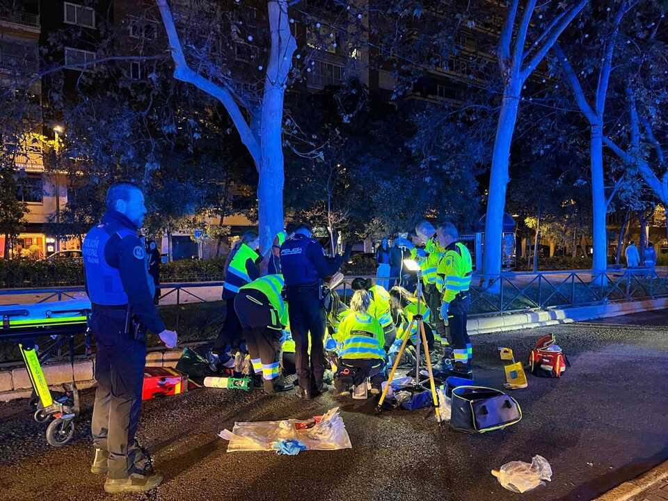 Joven sufre lesiones graves tras ser atropellado por un taxi en la Castellana