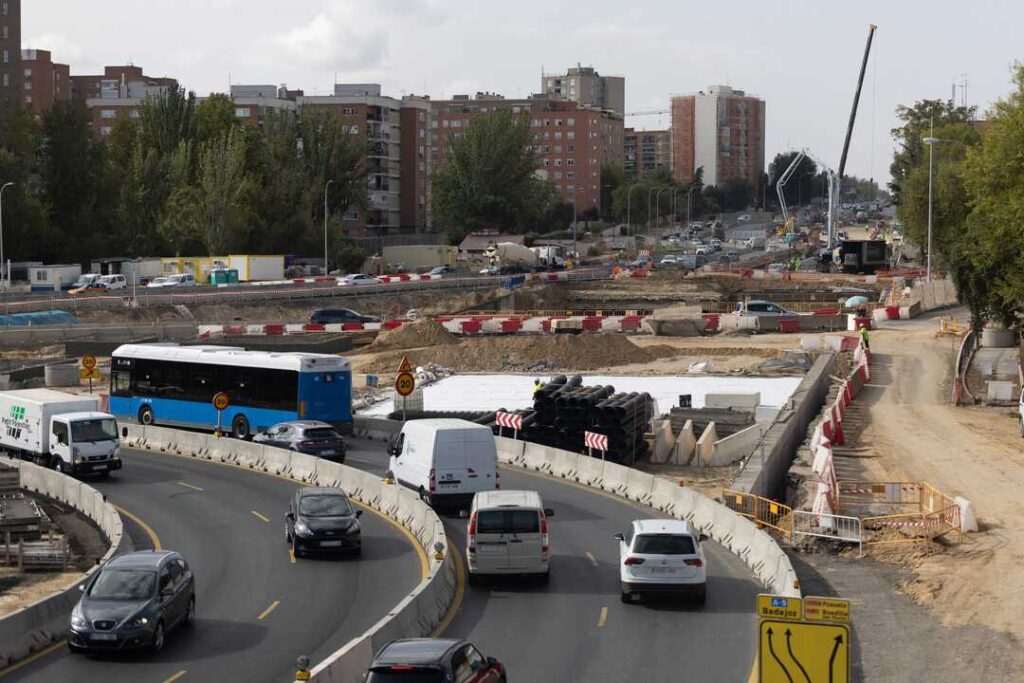 Madrid lanza innovador paso peatonal inteligente en la A-5