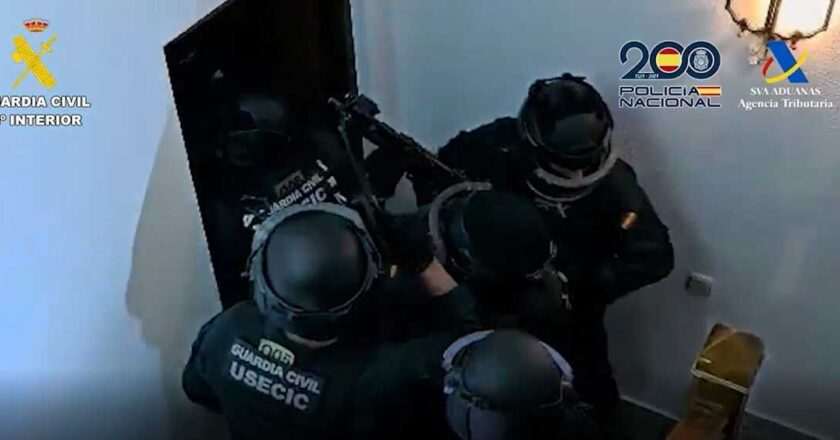 Desarticulada una poderosa red de tráfico de cocaína en Barajas: 16 arrestos y cinco millones de euros confiscados