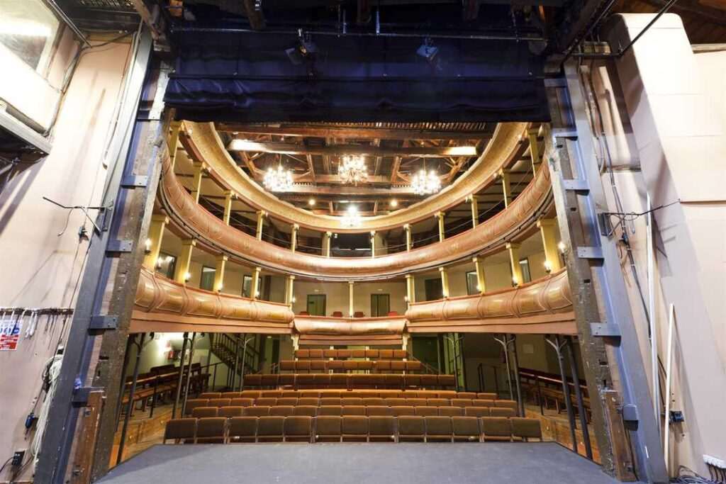 Primer paso hacia la protección del valioso patrimonio teatral y su relevancia contemporánea