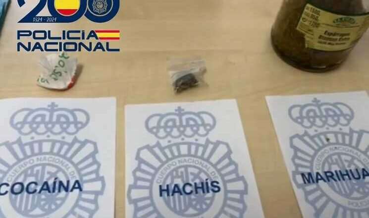 Operativo policial desmantela un narcopiso en Puente de Vallecas con tres arrestos.