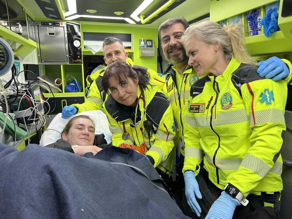Mujer sorprende al dar a luz en plena calle con la asistencia de emergencias en San Blas