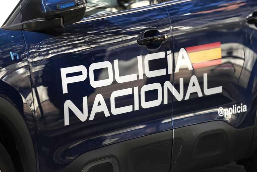 Evacuación de Ruiz Giménez tras el hallazgo de una granada peligrosa