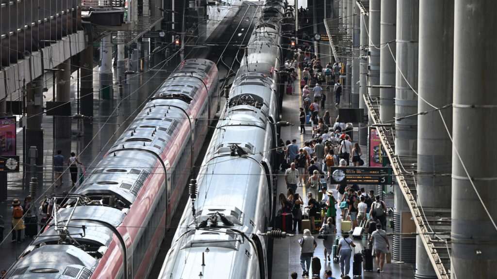 Retrasos en trenes AVE, Avant y Alvia por incidencia en la estación de Atocha