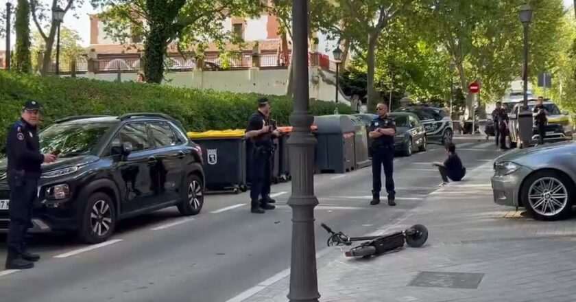 Trágico accidente en Aravaca: mujer de 53 años pierde la vida tras colisionar su patinete con un coche en la calle Baja de la Iglesia