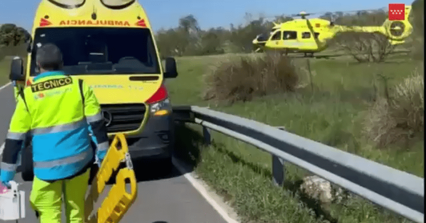Motociclista de 62 años sufre grave accidente al salirse de la vía en Navas del Rey