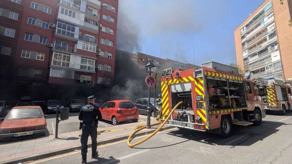 Intensa lucha contra el incendio en un garaje comunitario de Alcorcón: detalles y actualidad