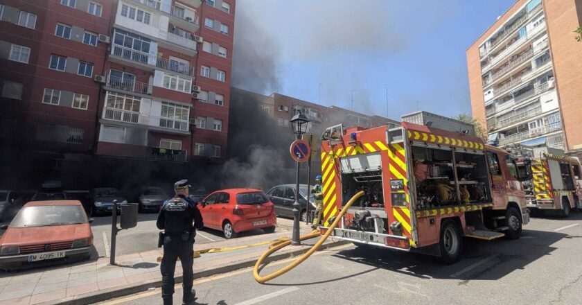 Intensa lucha contra el incendio en un garaje comunitario de Alcorcón: detalles y actualidad