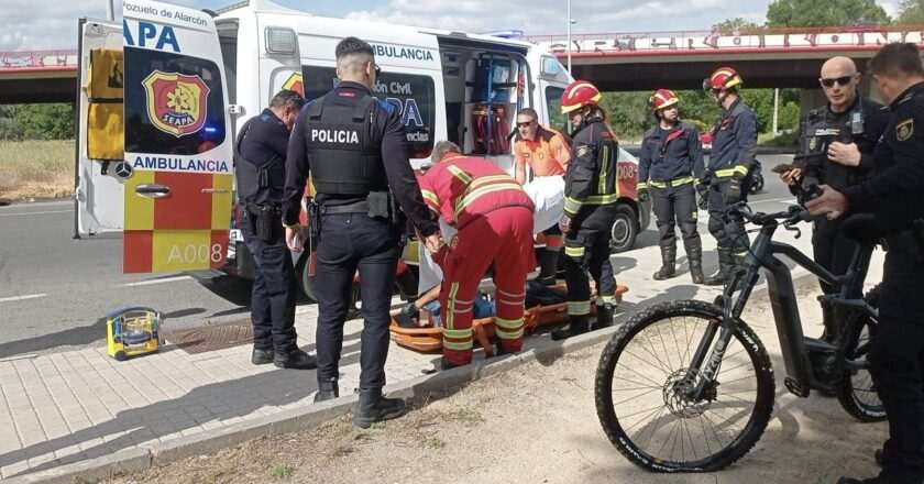 Ciclista Rescatado por Bomberos Tras Caer de un Terraplén de Cuatro Metros en Pozuelo