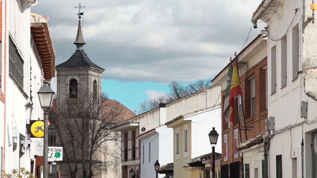 Detenidos tres individuos por robos en casas del suroeste de Madrid: modus operandi y detalles del caso.