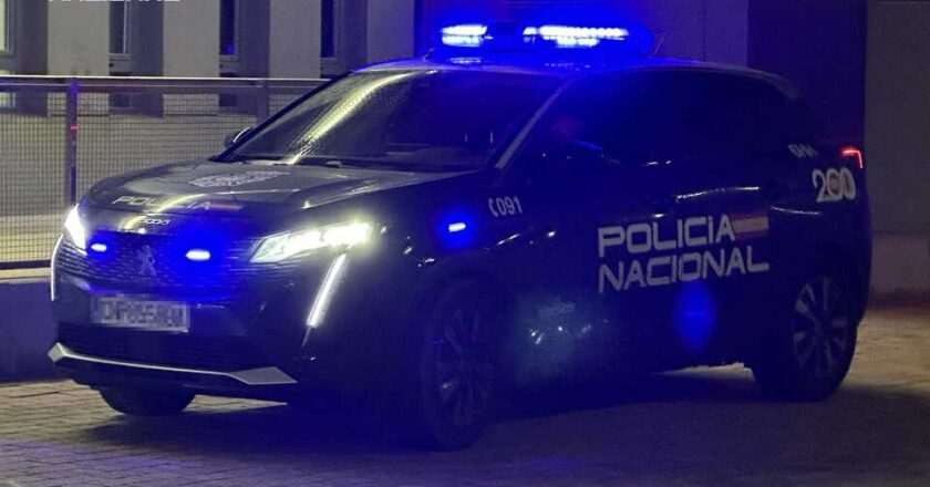 Detienen a cuatro falsos policías en Hortaleza tras un audaz engaño