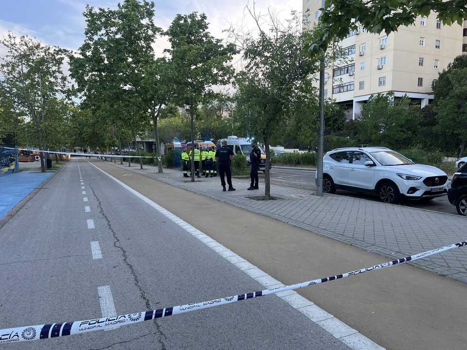Hombre en estado crítico tras ser atropellado por un patinete en Vallecas
