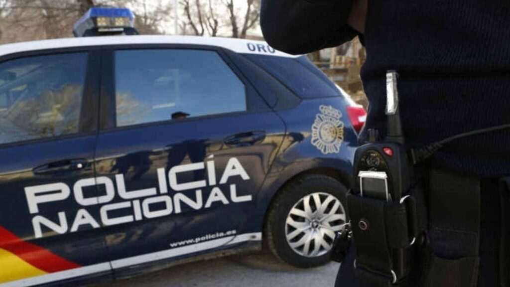 Cuatro Arrestados en Madrid por Estafas a Través de Manipulación de Fotografías de Víctimas