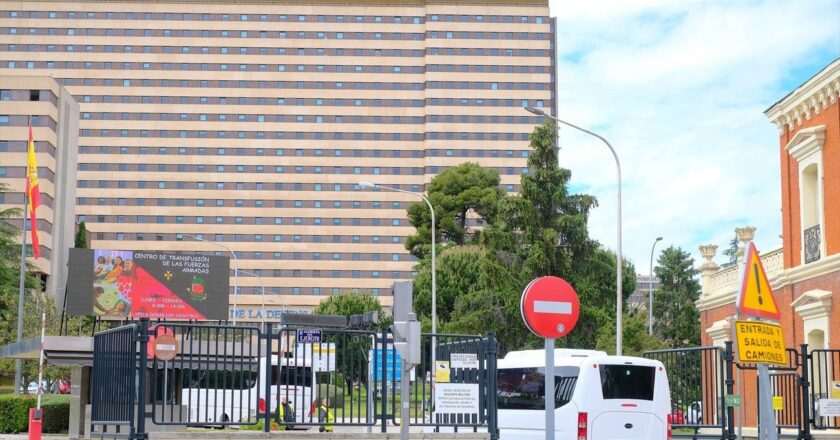 Exdirectiva del Hospital Gómez Ulla absuelta por contratar a su hermana
