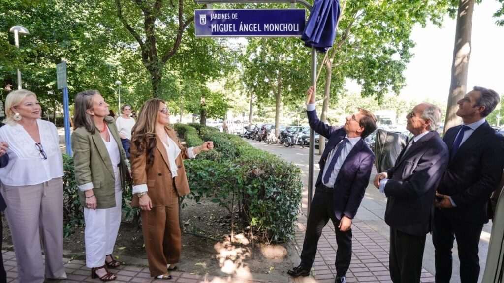 Almeida Inaugura los Jardines de Miguel Ángel Moncholi: Celebrando la Voz de la Tauromaquia en España