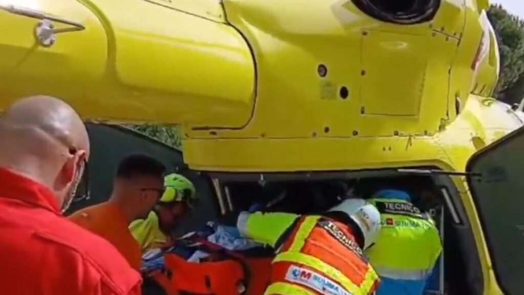 Motociclista en estado crítico tras accidente en la M-501 en Navas del Rey: cayó 15 metros fuera de la vía