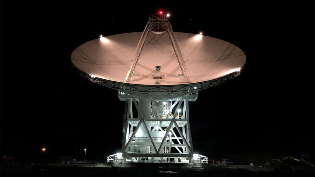 El Embajador de EE.UU. Elogia al Equipo de NASA en Robledo de Chavela por su Papel Clave en la Misión Artemis