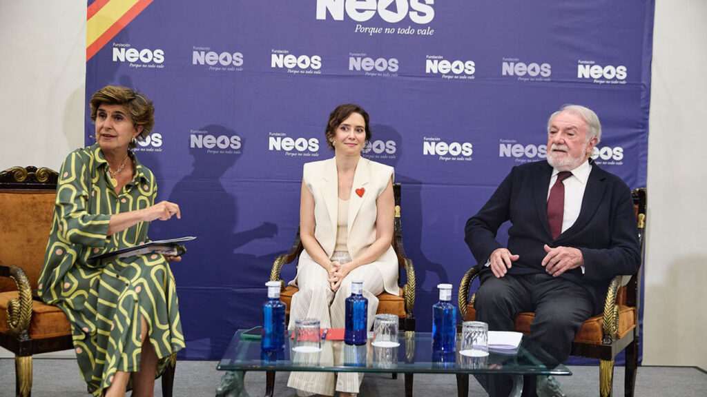 Ayuso denuncia un Gobierno «debilitado y corrupto»: «Es una mafia que lo contamina todo»