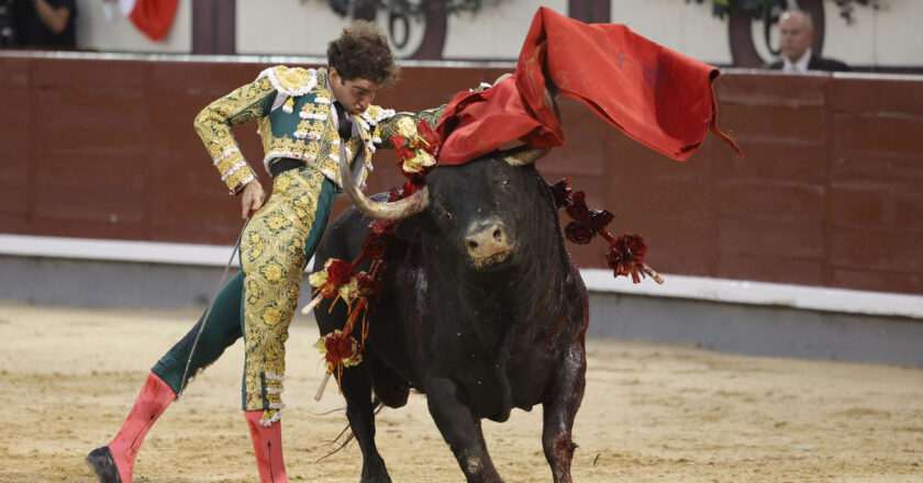 Espectacular Corrida de Beneficencia: Tarde de Toreros bajo la Lluvia