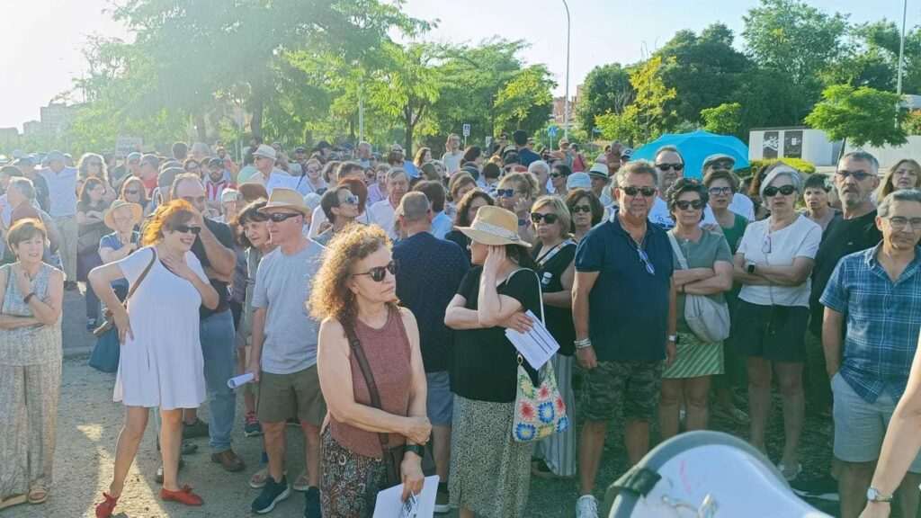Protestas en Valdebernardo: Vecinos se oponen a la construcción de una gasolinera cerca de hogares, colegio y residencia de mayores