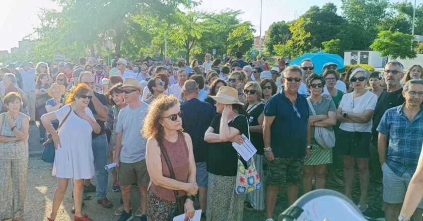 Protestas en Valdebernardo: Vecinos se oponen a la construcción de una gasolinera cerca de hogares, colegio y residencia de mayores