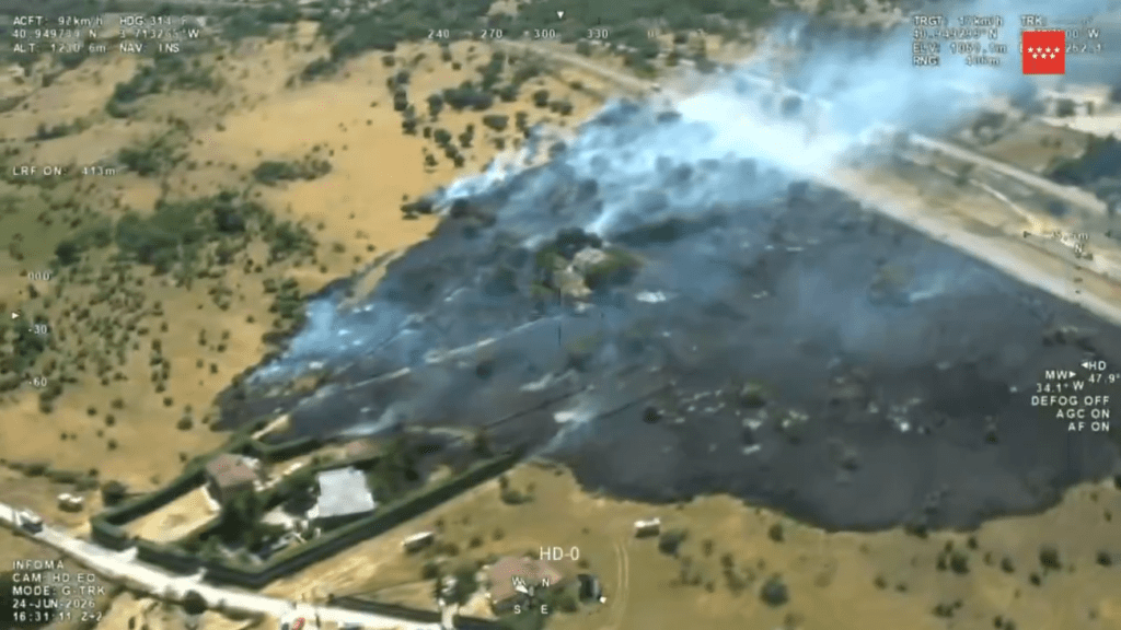 Incendio de Pastos Controlado Cerca de Urbanización en Gargantilla de Lozoya: Últimas Noticias