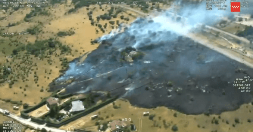 Incendio de Pastos Controlado Cerca de Urbanización en Gargantilla de Lozoya: Últimas Noticias