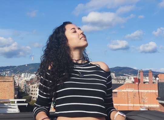 Silvia Minaya: Un enfoque integral para el bienestar emocional y físico a través del tacto consciente