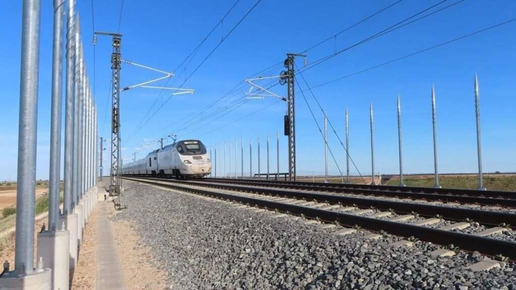 Recuperada la Circulación del AVE entre Madrid y Andalucía tras Incendio en Córdoba
