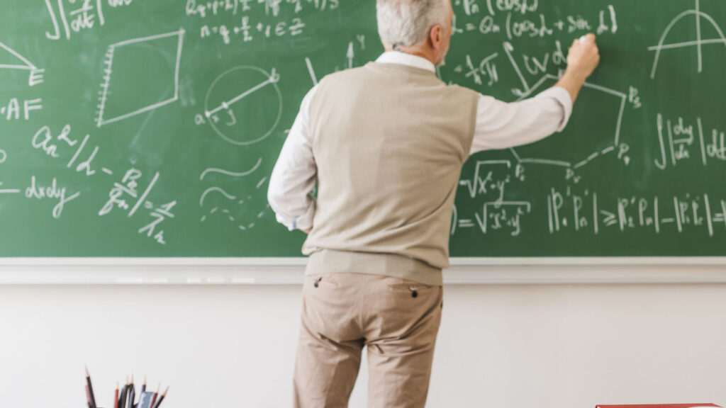 Madrid ofrece 330 oportunidades para catedráticos no universitarios a través de un concurso de méritos