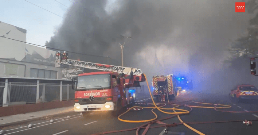 Incendio devastador en un almacén y bazar de Leganés: Destrozos y evacuaciones