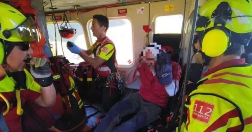 Rescate en Picos de Europa: Helicóptero salva a senderista madrileño en apuros