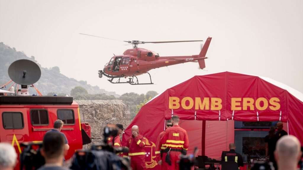 Incendio en Madrid: Evacuación de Cenicientos y Reubicación del Puesto de Mando de Emergencias