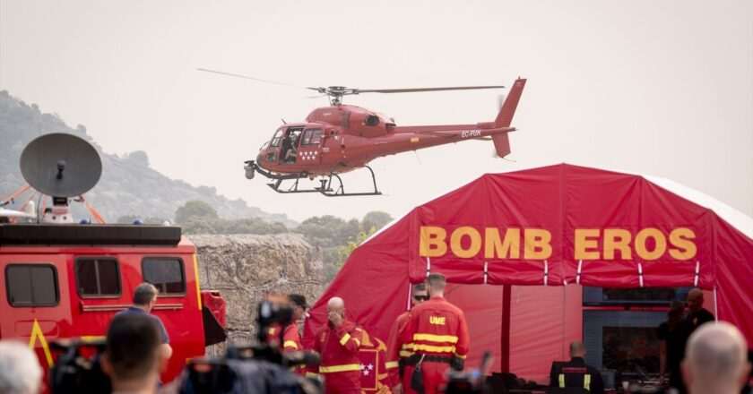 Incendio en Madrid: Evacuación de Cenicientos y Reubicación del Puesto de Mando de Emergencias