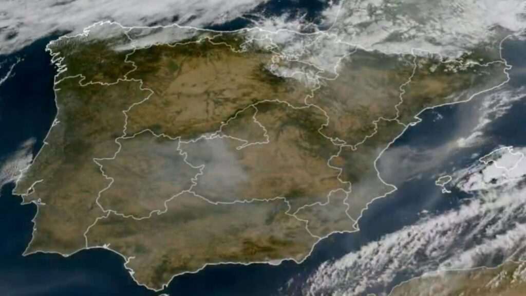Imágenes Satelitales de Meteosat Revelan el Humo de Incendios que Deteriora la Calidad del Aire en Madrid