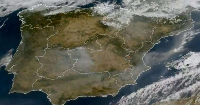 Imágenes Satelitales de Meteosat Revelan el Humo de Incendios que Deteriora la Calidad del Aire en Madrid
