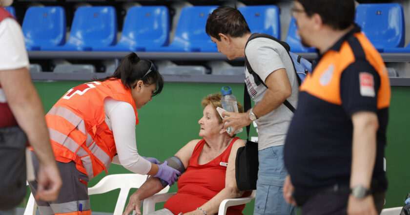 Madrid lanza un número de teléfono de apoyo sanitario para víctimas del incendio