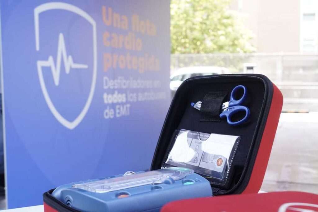 Desfibriladores en autobuses de EMT Madrid: una medida para salvar vidas en la ciudad