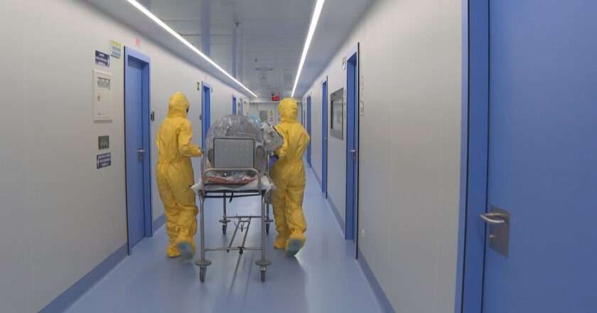 Paciente infectado con el virus Crimea-Congo es trasladado de Salamanca a Madrid para tratamiento médico urgente