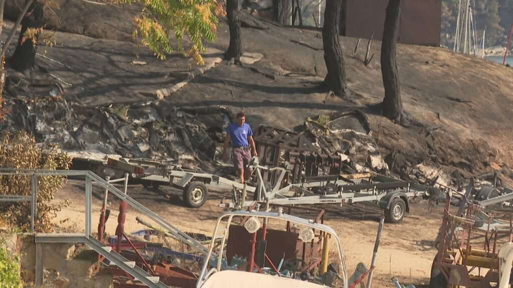 Incendio en la Sierra Oeste: 52 Embarcaciones Hundidas en el Pantano de San Juan