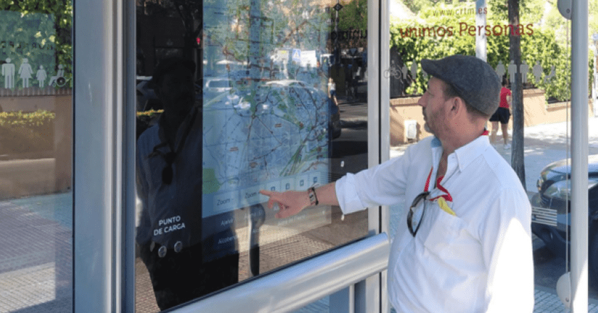 Mapas Interactivos en Marquesinas de Madrid: Innovación para Mejorar la Información de Viajeros